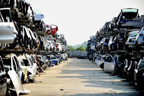 De la casse auto traditionnelle au centre VHU ultra moderne : comment le recyclage automobile se réinvente